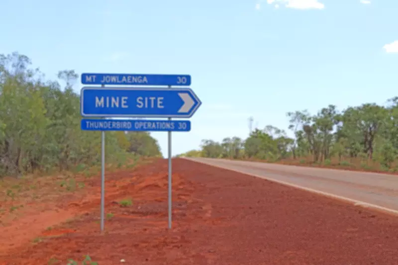 Thunderbird mineral sands mine faces final chance as contractor removed