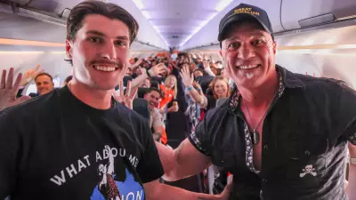 Shannon Noll Turns Jetstar Flight into Hilarious Lookalike Party