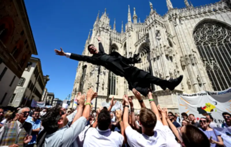 A Flamenco Ballet and Black Swan Cygnets: Photos of the Weekend