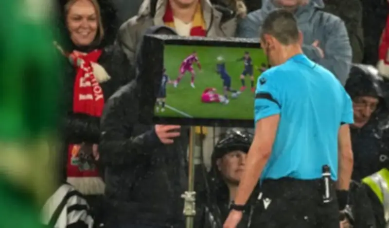 AI at the World Cup: Smarter Tactics, Healthy Players, Safer Crowds – But New Risks