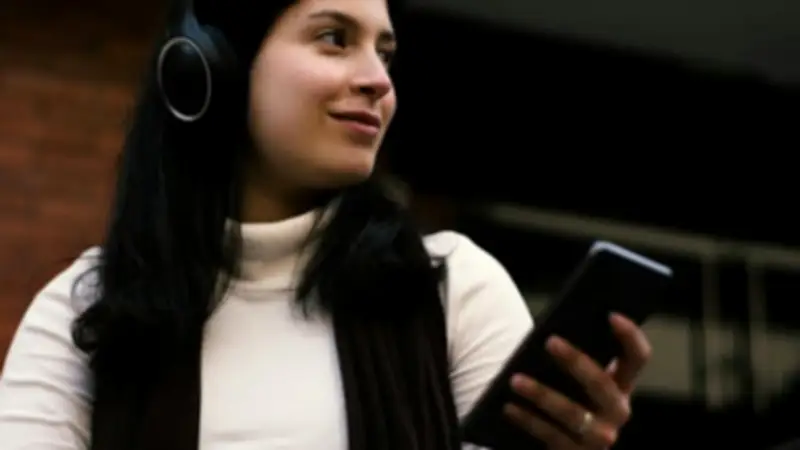 AI Voices in Audiobooks: From Clones to YouTube Piracy