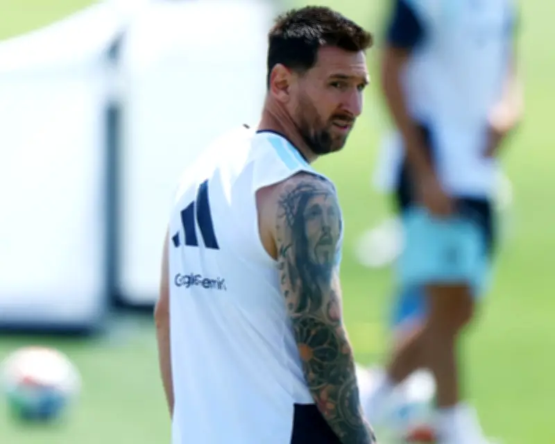 Argentine TV Host Resigns After False Report of Lionel Messi's Father's Death