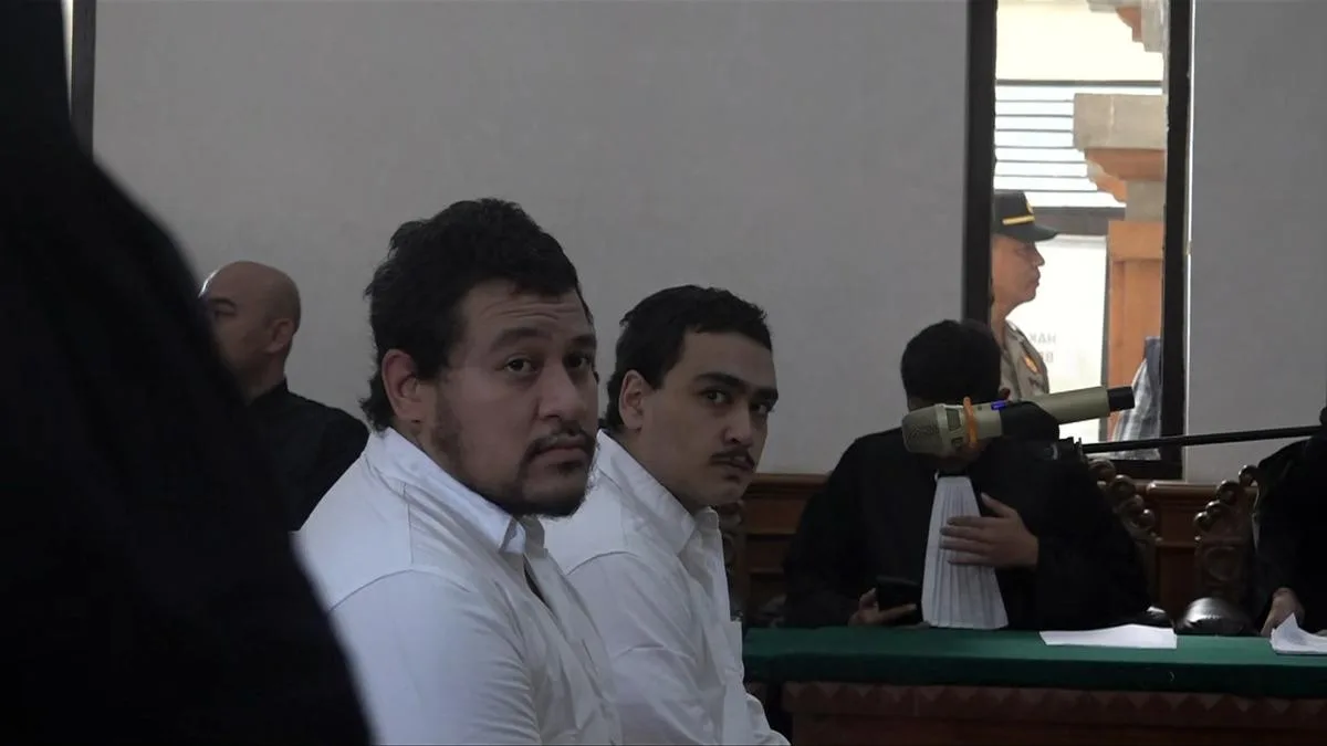 Three Australians Face Firing Squad in Bali Murder Case