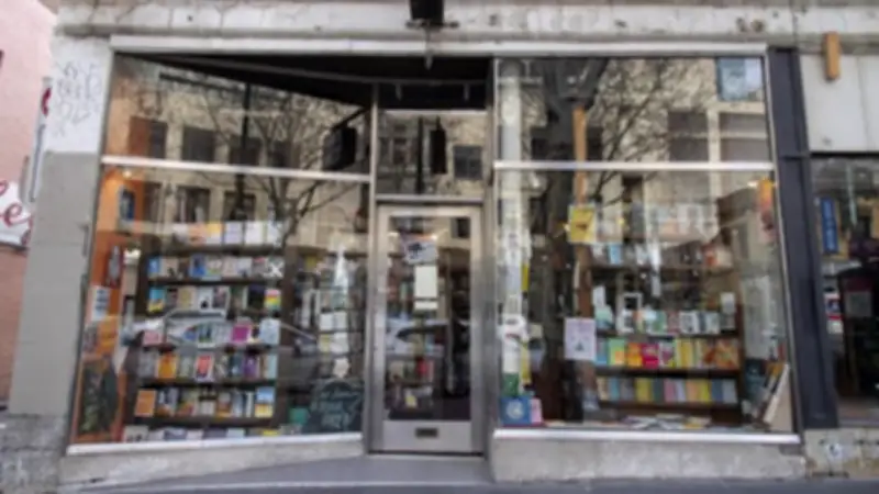 Australia's Bookshop Crisis: Should Government Step In to Save Them?