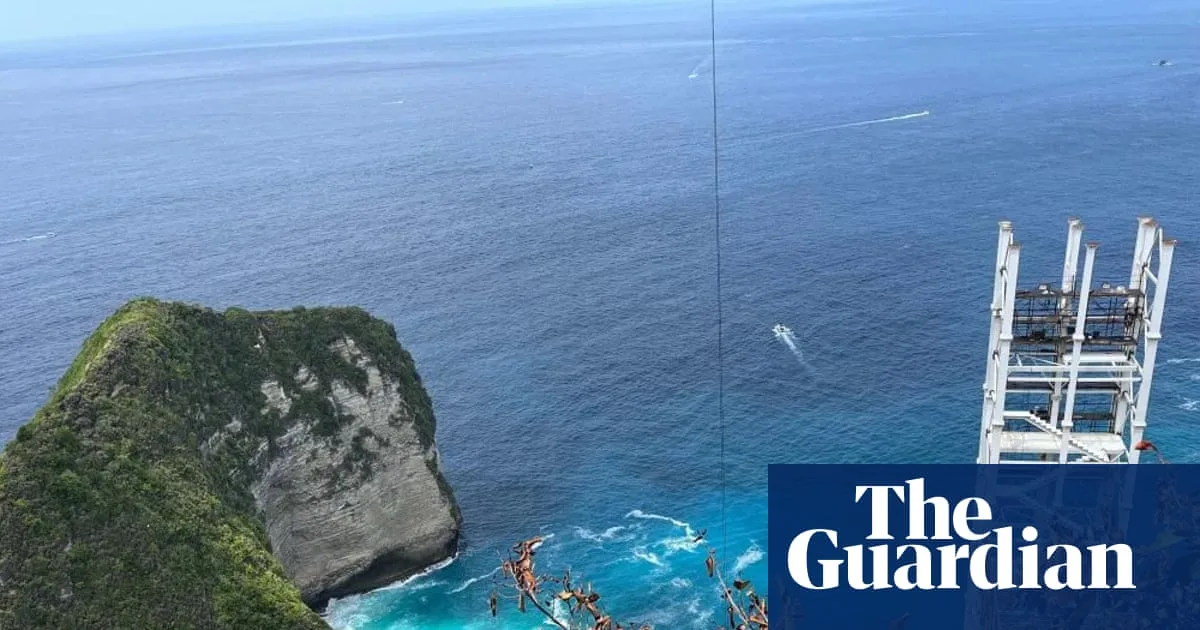 Bali Suspends Construction of Giant Glass Elevator at Kelingking Beach After Local Outcry
