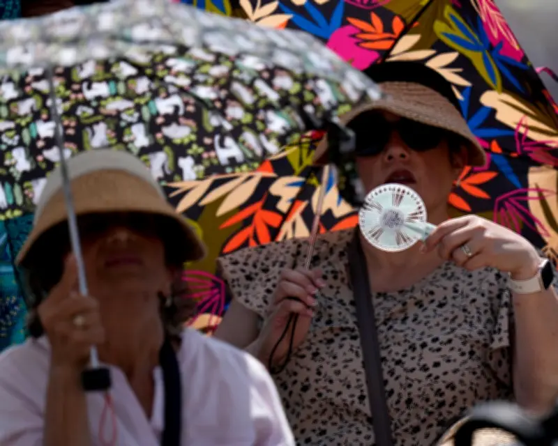 Best Clothing for Extreme Summer Heat: Expert Guide