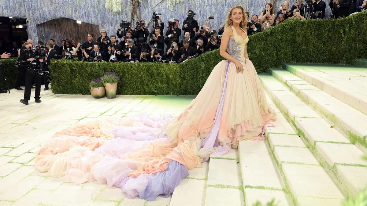 Blake Lively Tells Paparazzi to 'Hold On' During Met Gala Return