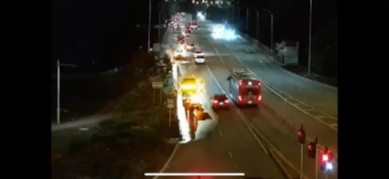 Burst Water Main Floods Perth Causeway, Causes Traffic Chaos