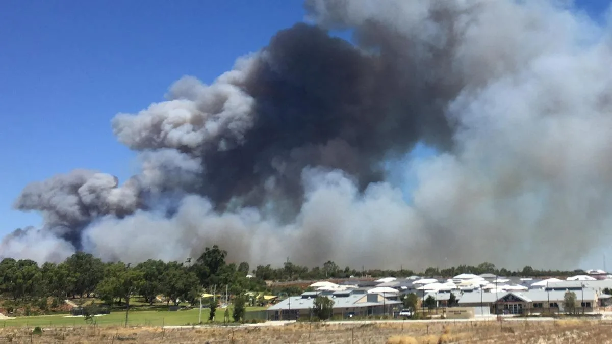 Bushfire Emergency Threatens Perth's Southern Suburbs, Casuarina Prison Monitored