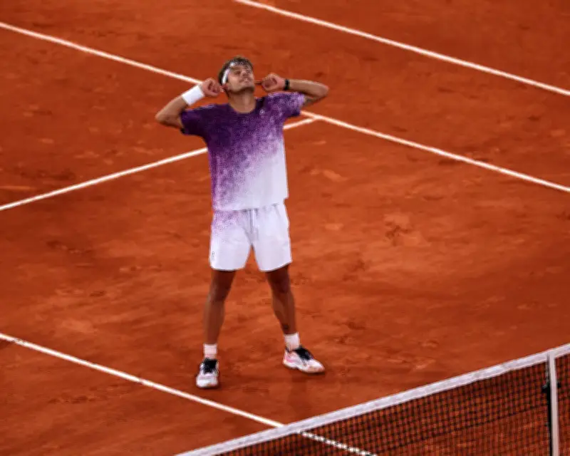 Cobolli hopes to jump queue in French Open final against Zverev