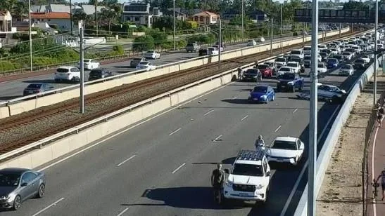 Crash Blocks Kwinana Freeway Lanes In Como