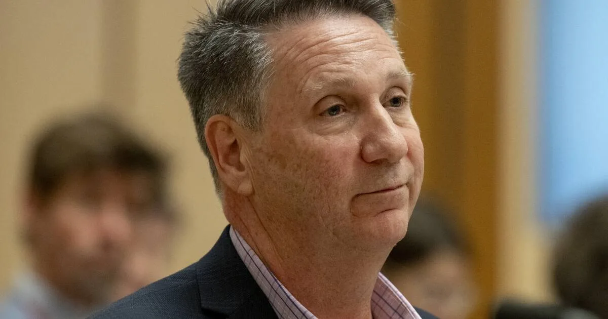 DTA Locks Public Service into New Five-Year Microsoft Deal with Secret Price Caps