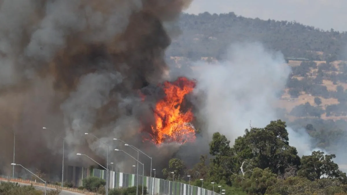 Ellenbrook Bushfire Breaks Containment Lines, Watch and Act Alert Issued