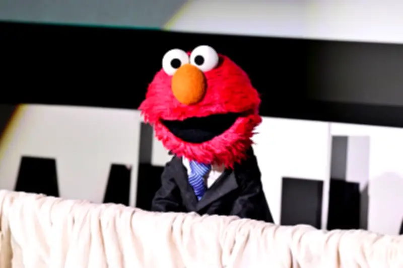 Elmo's Neutrality Enrages New York Knicks Fans Ahead of NBA Finals