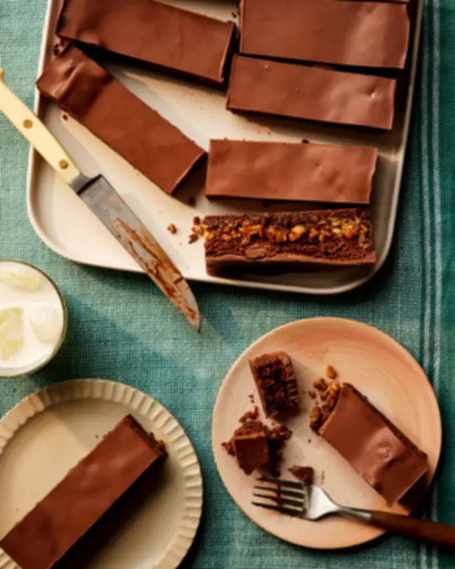 Fun Family Bakes: Toffee Crisp Brownies and Carrot Cake Blondies by Kate Jenkins
