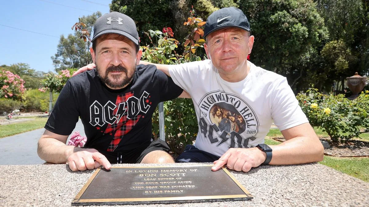 Global Fans Honour Bon Scott Before AC/DC's Perth Show