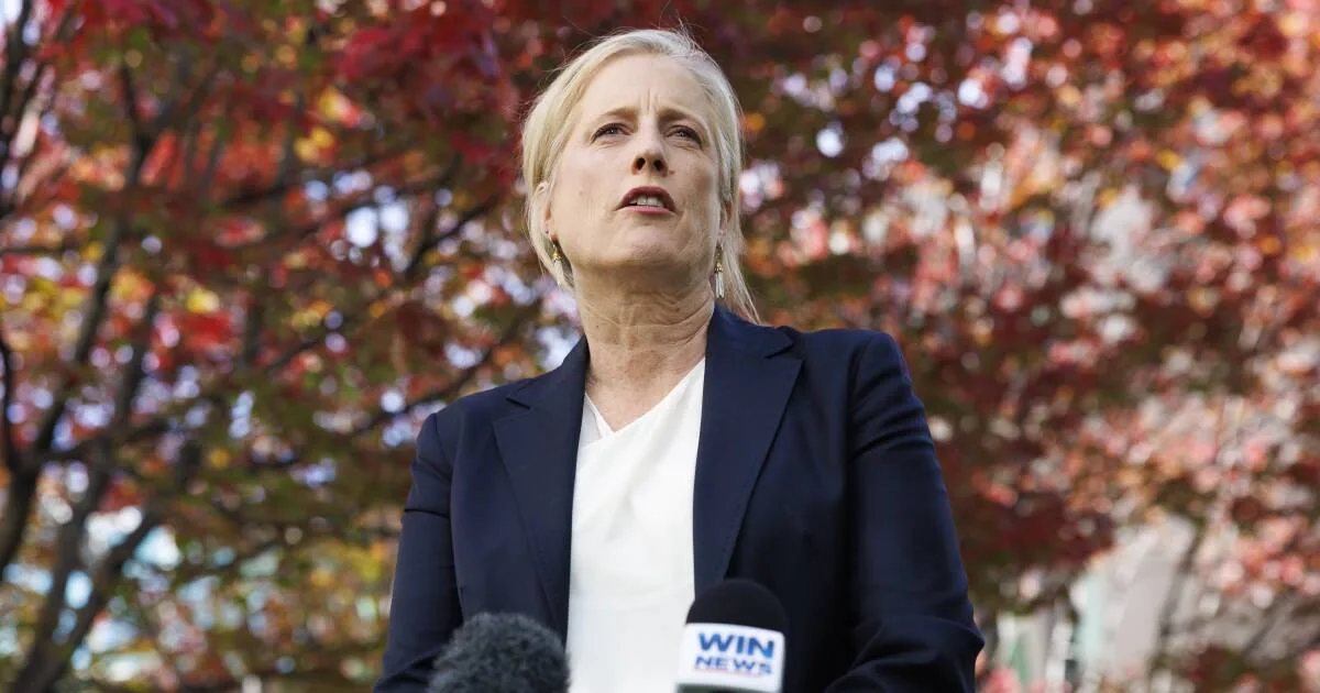 Albanese Government Targets $1 Billion in APS Savings in MYEFO