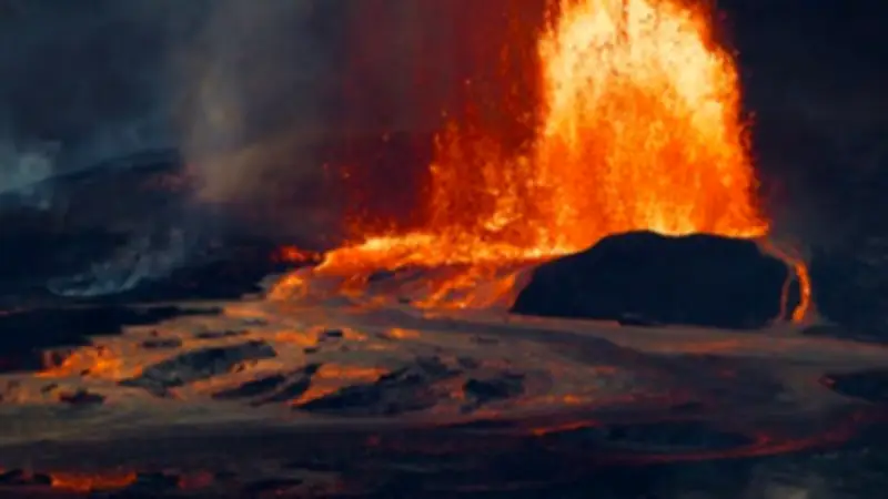 How asteroid impacts kept early Earth hot and reshaped its crust