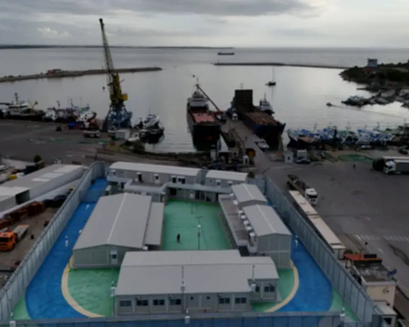 Italy MEP Claims Government Hid Truth About Migrant Detention Centre in Albania