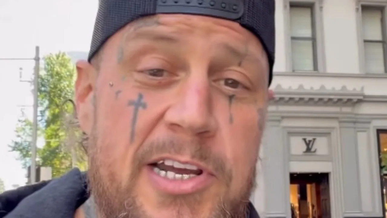 Jelly Roll Claims Sydney Louis Vuitton Staff Treated Him Like a Criminal
