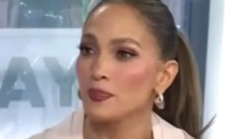 Jennifer Lopez shuts down co-star dating rumour in awkward live TV moment
