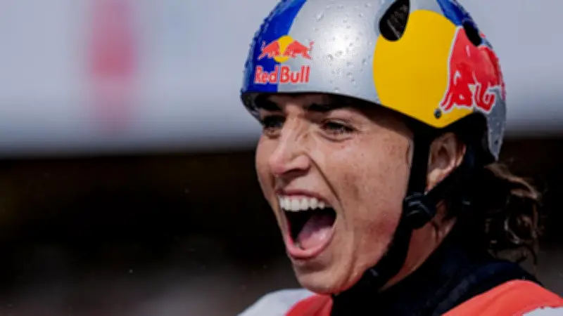 Jessica Fox wins kayak gold at World Cup nine months after kidney surgery