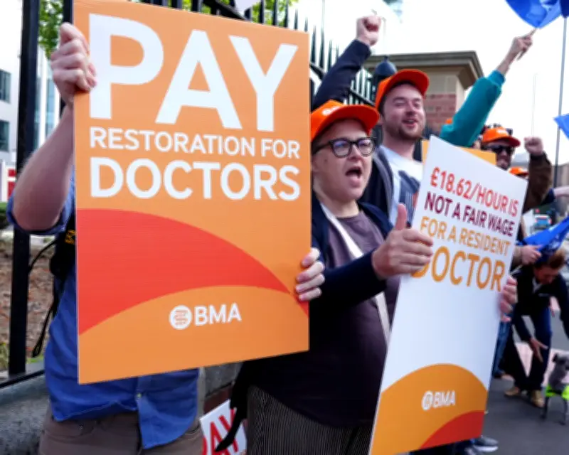 Junior Doctors in England Suspend Strike After New Pay Offer