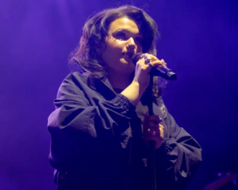 Lola Young Review: Buoyant Return from British Pop's Great Oversharer