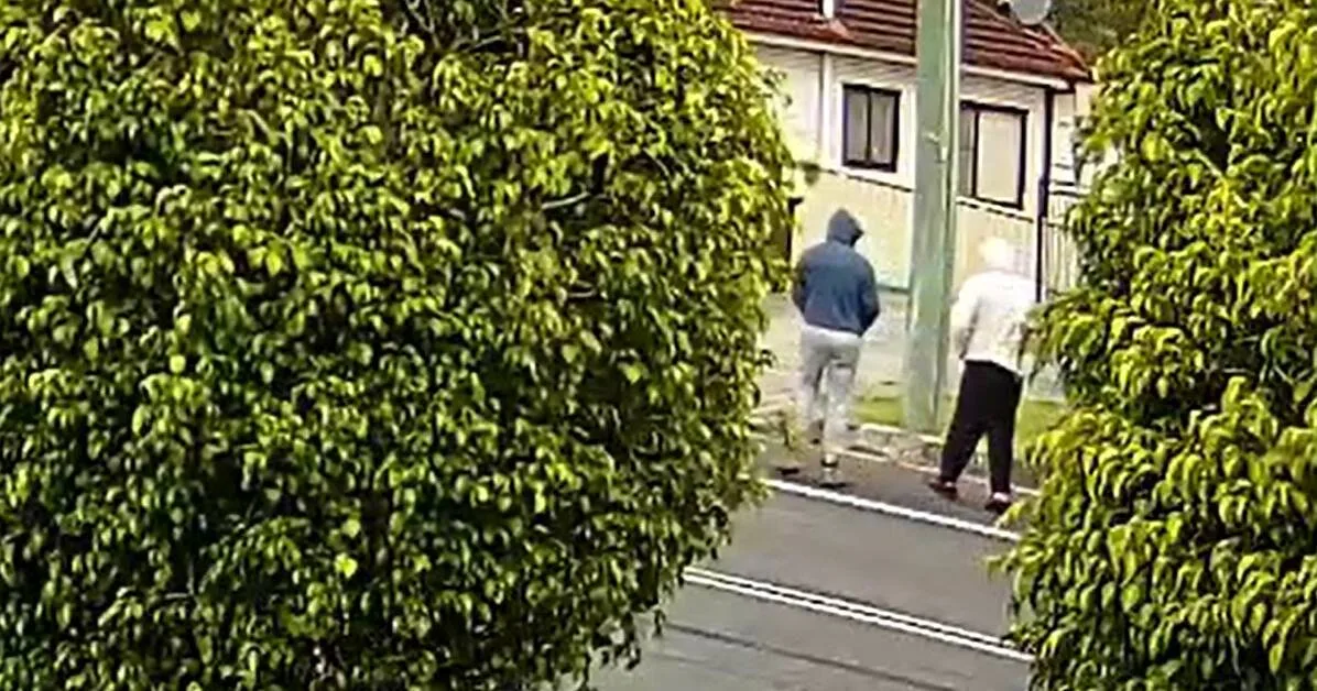 Man Threatened with Knife During Daylight Robbery at Unanderra Home