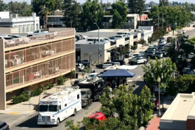 Man with bomb barricades inside Bakersfield bank, police respond