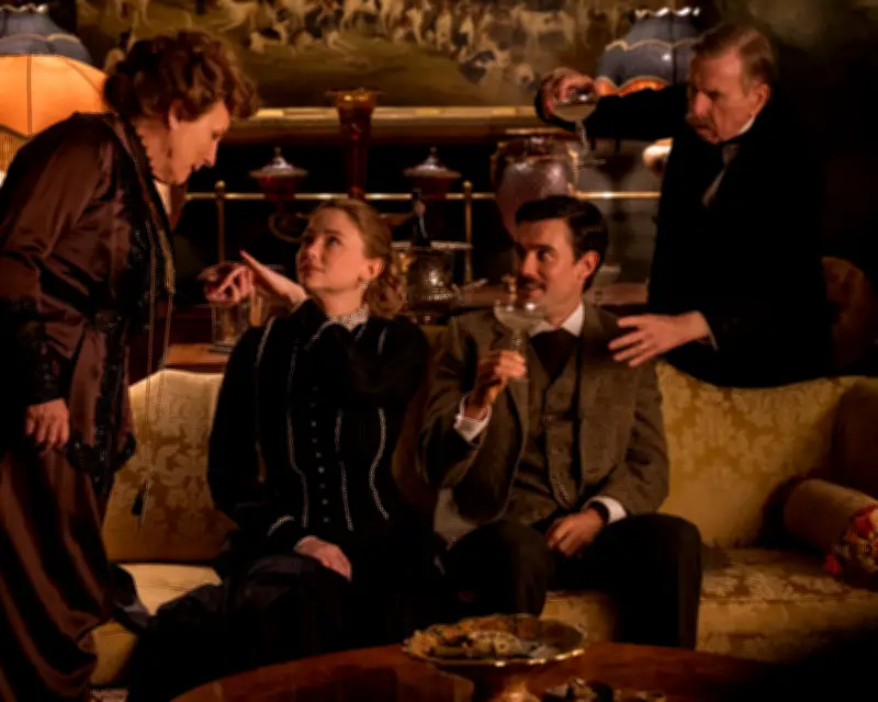Night and Day Review: Dreamy Woolf Adaptation Reaches for the Stars