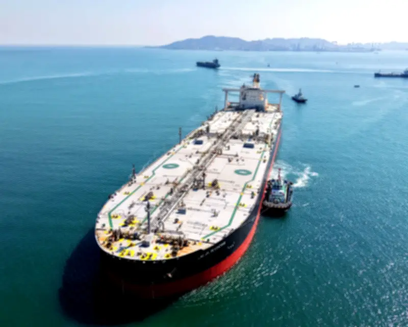 Oil Prices Fall on Hopes of Strait of Hormuz Reopening After Iran-US Peace Deal