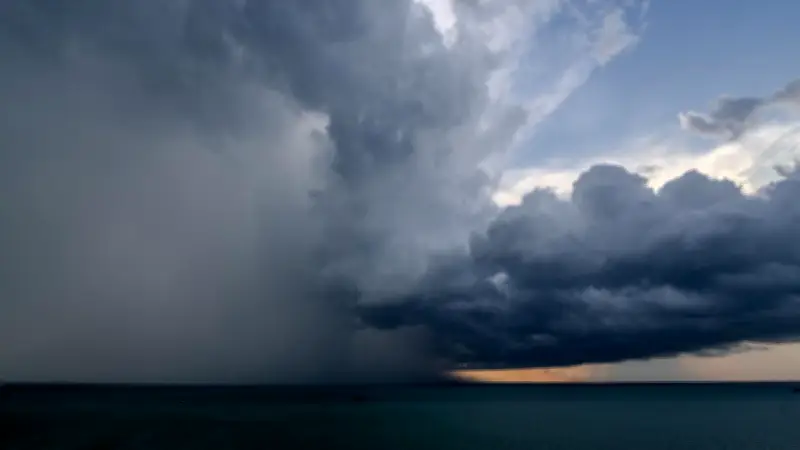 Perth Battered by Powerful Cold Front: Heavy Rain and Gusty Winds