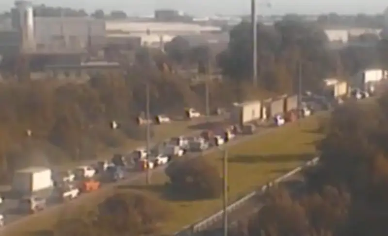 Perth Traffic: Crash Closes Lane on Roe Highway During Peak Hour