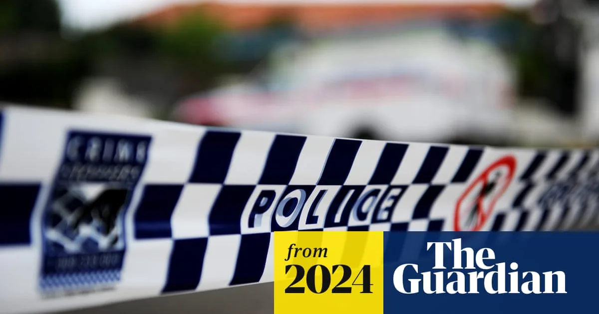 Police Hunt Duo After Knife Threat To Delivery Driver