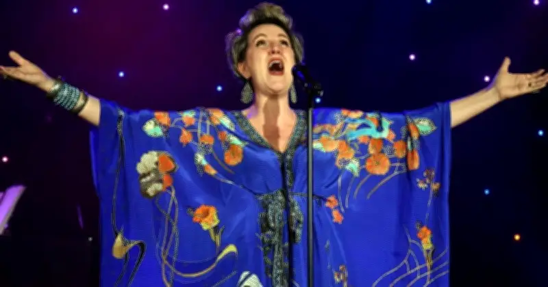 Queenie van de Zandt Empowers Middle-Aged Women with New Show