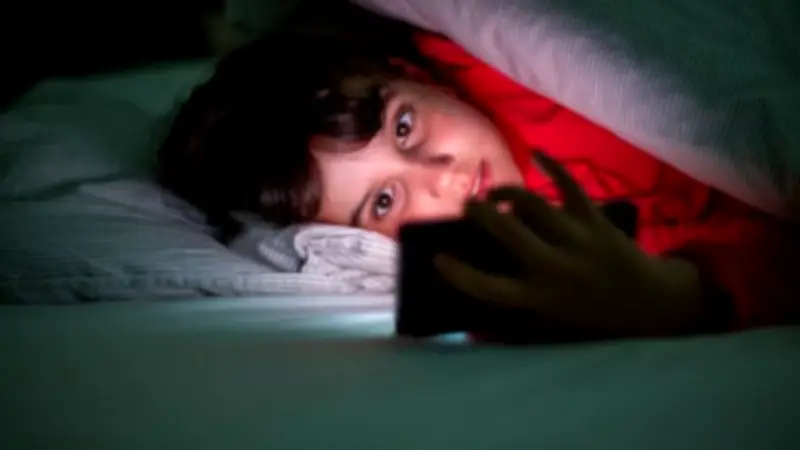 Screen Use Before Bed Disrupts Young Children's Sleep, Study Finds