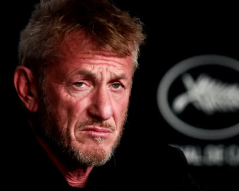 Sean Penn's Intense Hatred for Selfies: Holocaust Comparison and Oscar Snub