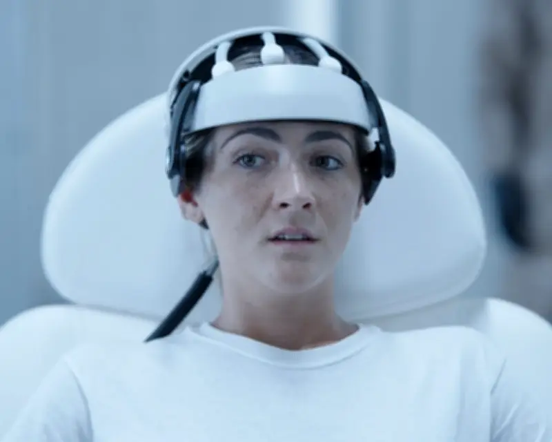 Signal One Review: Dennis Quaid and David Thewlis in Talky First Contact Sci-Fi