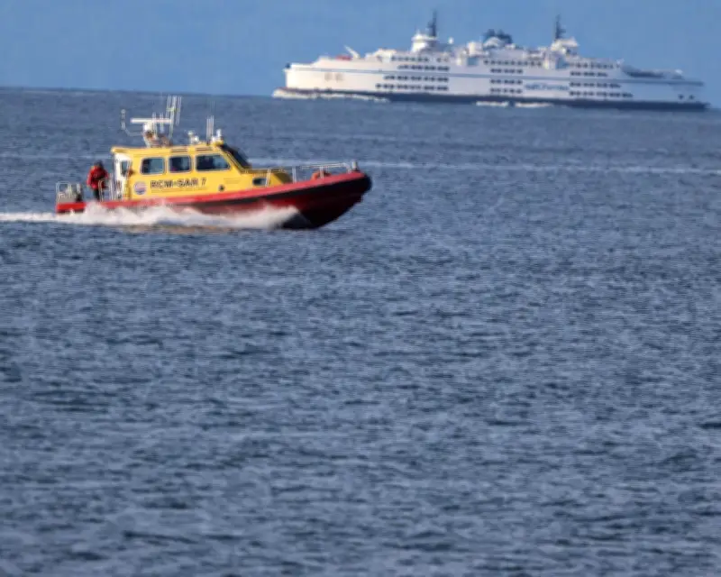 Sinking Boat Near Vancouver Prompts Coast Guard Rescue Operation