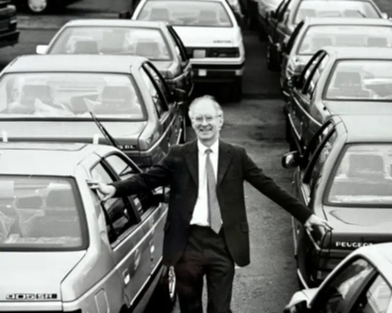 Sir Geoffrey Whalen, Pioneering Business Leader, Dies at 78