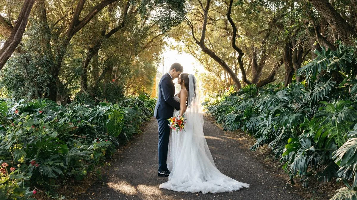 Sun Shines for Sophie and Jake's Swan Valley Wedding with Glasgow Guests