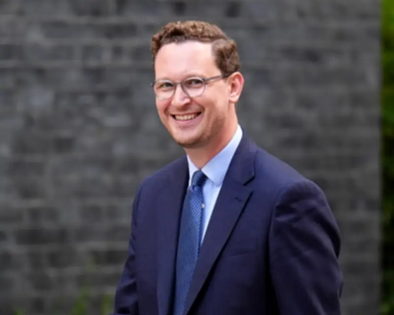 Starmer Ally Jones Apologises Over Mandelson Texts in Epstein Scandal
