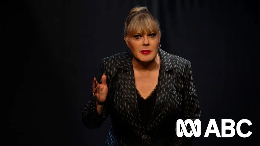 Suzy Eddie Izzard Delays Australian Tour Due To Knee Injury