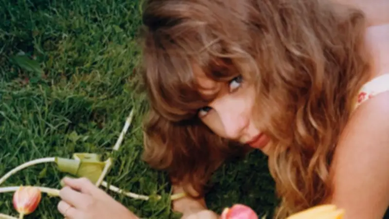 Taylor Swift's Toy Story 5 Song Divides Fans Over 'Cash Grab' Claims