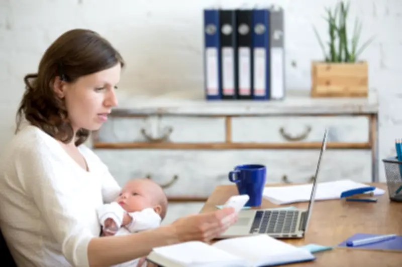 The Rise of AI Co-Parenting Among Momfluencers