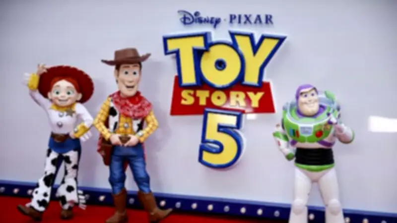 Toy Story 5: How Families Can Combine Traditional Toys and Tablets for Play