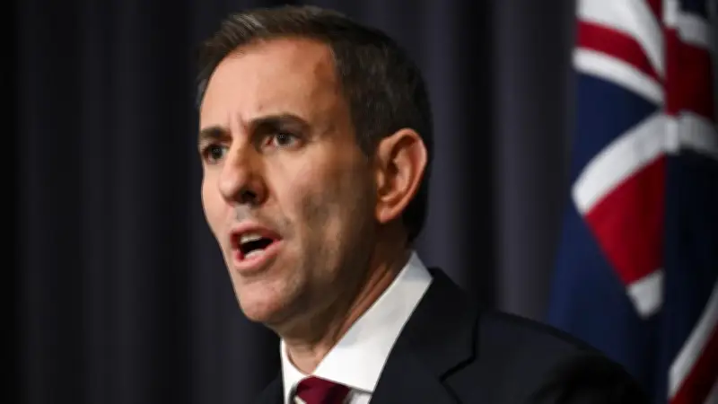 Treasurer backs substantial minimum wage rise ahead of Fair Work decision