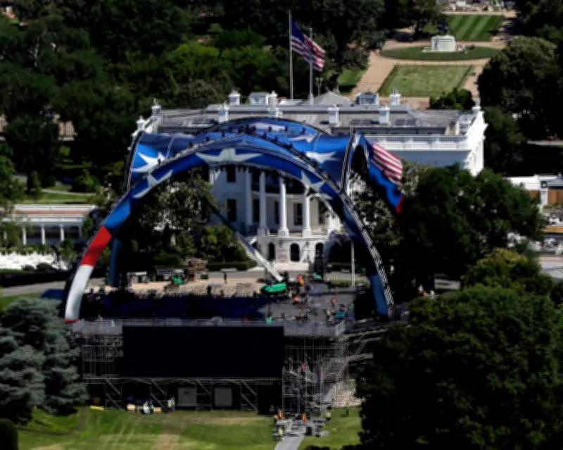 Trump Suggests UFC Arena at White House Could Stay Permanently