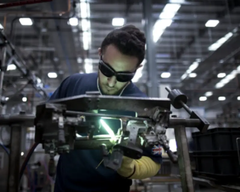 UK Economy Shrinks in April as Iran War Hits Growth